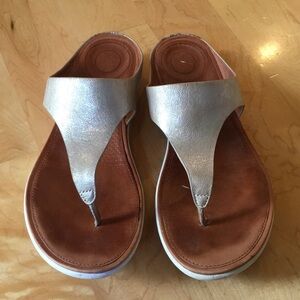 FITFLOP | Leather Toe-Post Sandals Metallic Gold
